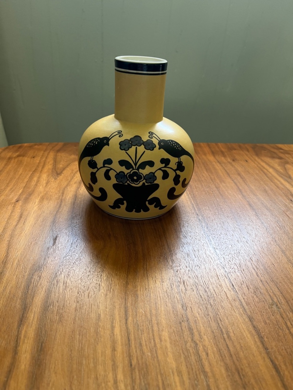 Japanese Kinkozan Hand-Painted Porcelain Vase